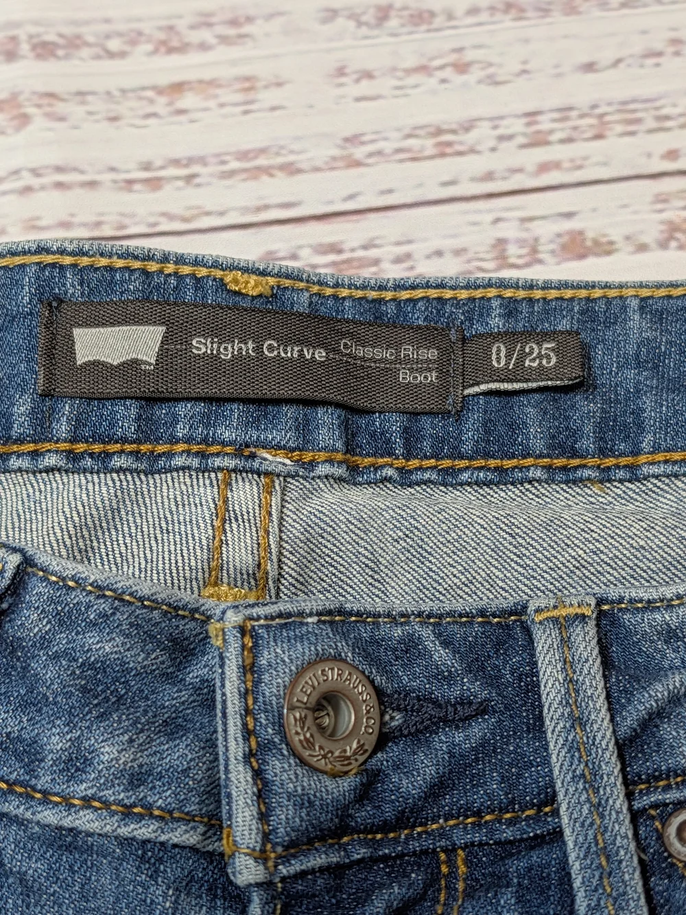 Rare Levi's Slight Curve Classic Rise Bootcut Jeans Size 0/25